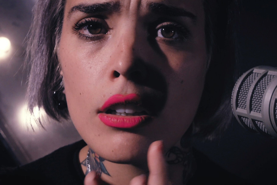 Fotograma del Videoclip en Directo: Vinila Von Bismark en Corazón de Goma